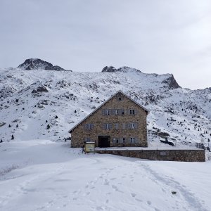 El Refugio de los Ibones de Bachimaña: un ejemplo de refugio sostenible en el Pirineo