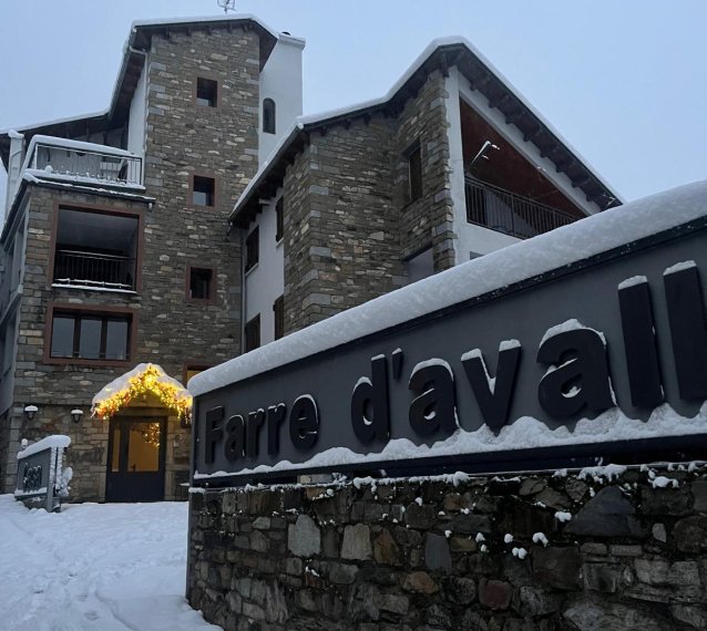 Hotel Farr&eacute; d'Avall